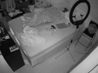 voyeurcam-julmodels-whitebed-2 webcam