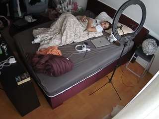 voyeurcam-julmodels-whitebed-2