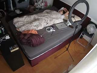 voyeurcam-julmodels-whitebed-2 webcam