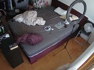 voyeurcam-julmodels-whitebed-2 webcam