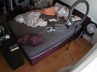 voyeurcam-julmodels-whitebed-2 webcam