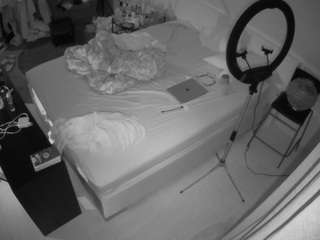 voyeurcam-julmodels-whitebed-2 webcam