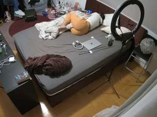 voyeurcam-julmodels-whitebed-2 webcam