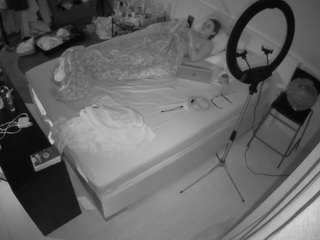 voyeurcam-julmodels-whitebed-2 webcam
