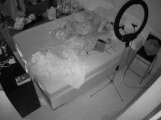 voyeurcam-julmodels-whitebed-2