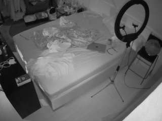 voyeurcam-julmodels-whitebed-2 webcam