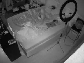 voyeurcam-julmodels-whitebed-2 webcam