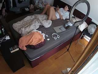 voyeurcam-julmodels-whitebed-2's CamSoda show and profile