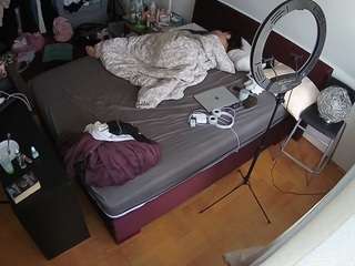 voyeurcam-julmodels-whitebed-2's CamSoda show and profile