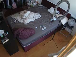 voyeurcam-julmodels-whitebed-2