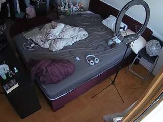 voyeurcam-julmodels-whitebed-2