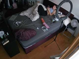 voyeurcam-julmodels-whitebed-2