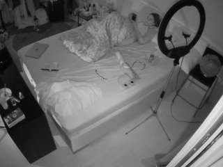 voyeurcam-julmodels-whitebed-2