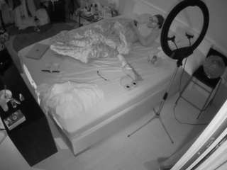 voyeurcam-julmodels-whitebed-2's CamSoda show and profile