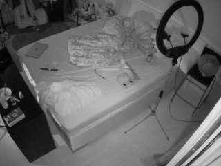 voyeurcam-julmodels-whitebed-2