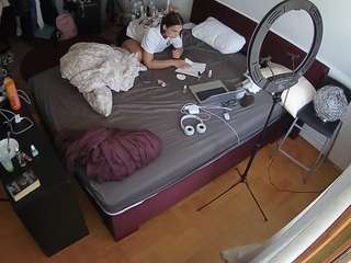 voyeurcam-julmodels-whitebed-2