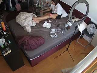 voyeurcam-julmodels-whitebed-2