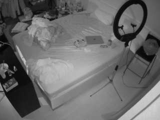 voyeurcam-julmodels-whitebed-2 webcam