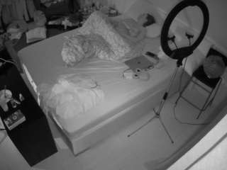 voyeurcam-julmodels-whitebed-2