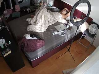 voyeurcam-julmodels-whitebed-2