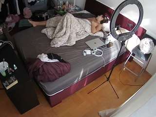 voyeurcam-julmodels-whitebed-2