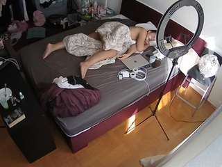 voyeurcam-julmodels-whitebed-2