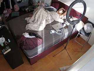 voyeurcam-julmodels-whitebed-2