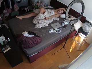 voyeurcam-julmodels-whitebed-2 webcam