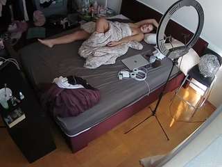 voyeurcam-julmodels-whitebed-2
