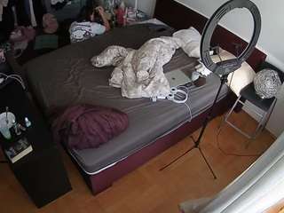 voyeurcam-julmodels-whitebed-2