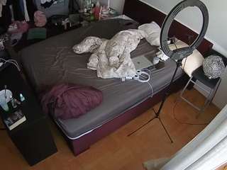 voyeurcam-julmodels-whitebed-2