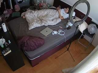 voyeurcam-julmodels-whitebed-2 webcam