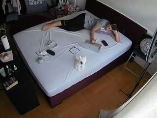 voyeurcam-julmodels-whitebed-2 webcam
