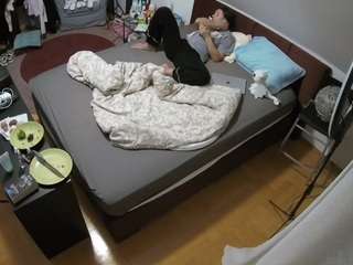 voyeurcam-julmodels-whitebed-2