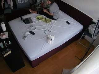 voyeurcam-julmodels-whitebed-2