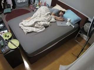 voyeurcam-julmodels-whitebed-2 webcam