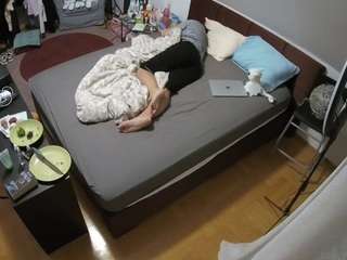 voyeurcam-julmodels-whitebed-2 webcam