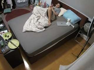 voyeurcam-julmodels-whitebed-2 webcam