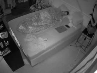 voyeurcam-julmodels-whitebed-2 webcam