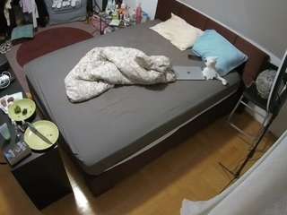voyeurcam-julmodels-whitebed-2 webcam