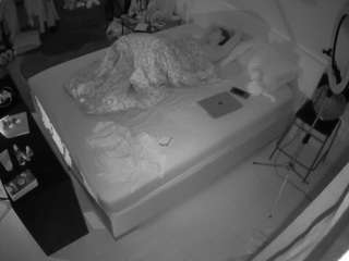 voyeurcam-julmodels-whitebed-2 webcam