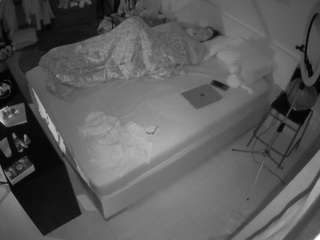 voyeurcam-julmodels-whitebed-2 webcam