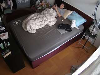 voyeurcam-julmodels-whitebed-2