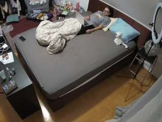 voyeurcam-julmodels-whitebed-2 webcam