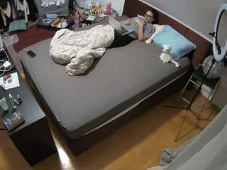 voyeurcam-julmodels-whitebed-2 webcam