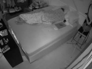 voyeurcam-julmodels-whitebed-2