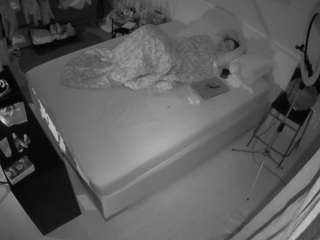 voyeurcam-julmodels-whitebed-2 webcam