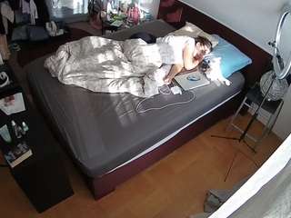 voyeurcam-julmodels-whitebed-2