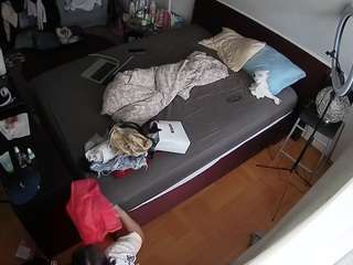 voyeurcam-julmodels-whitebed-2 webcam