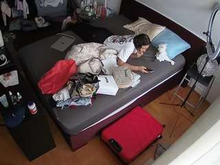 voyeurcam-julmodels-whitebed-2